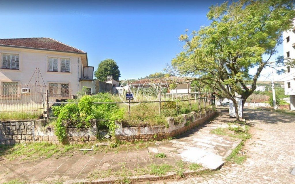 Terreno à venda  com 204m², Rua Cesar de Castro no bairro Teresópolis em Porto Alegre