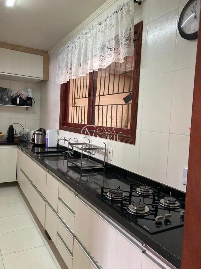 Casa à venda com 3 quartos, 180m², 1 suíte, 3 vagas, Rua Henrique Fraeb no bairro Partenon em Porto Alegre