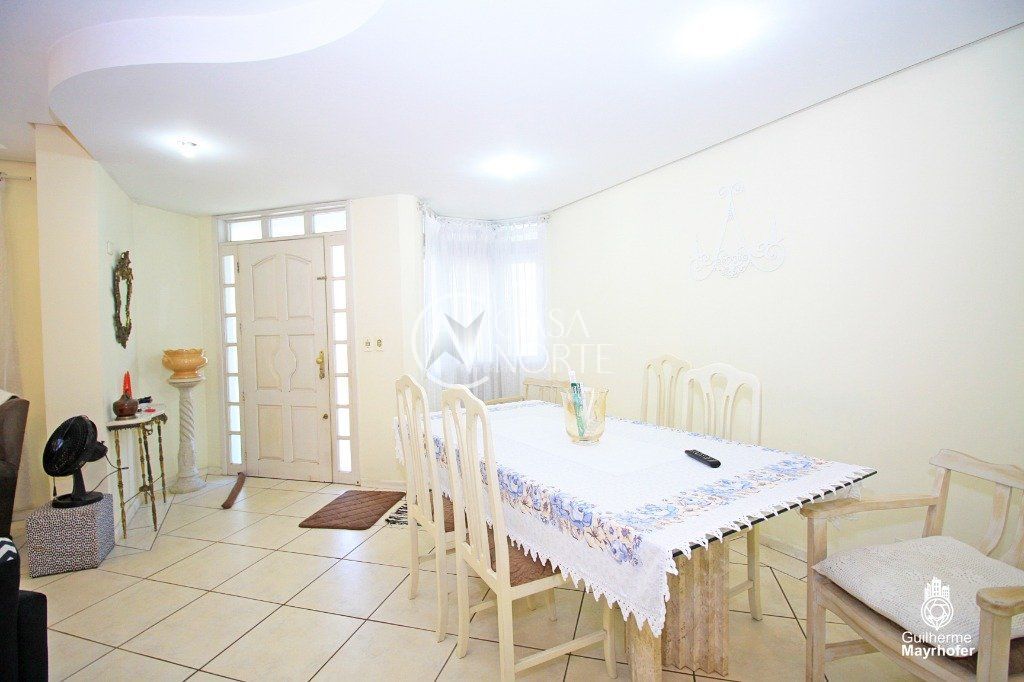 Casa à venda com 3 quartos, 130m², 1 suíte, 4 vagas, Rua Baden Powell no bairro Sarandi em Porto Alegre