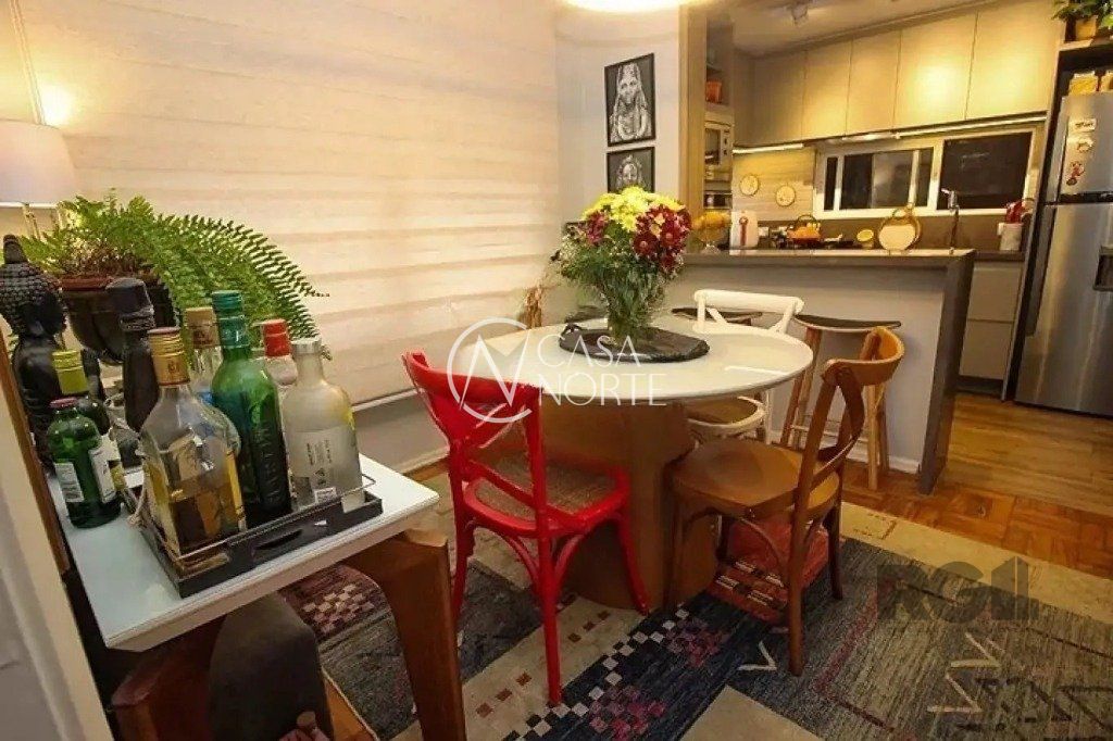 Casa à venda com 3 quartos, 129m², 2 vagas, Rua General Gomes Carneiro no bairro Medianeira em Porto Alegre