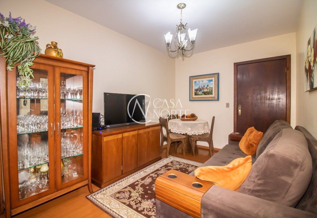 Casa à venda com 3 quartos, 289m², 1 suíte, 4 vagas, Rua Fatima no bairro Partenon em Porto Alegre