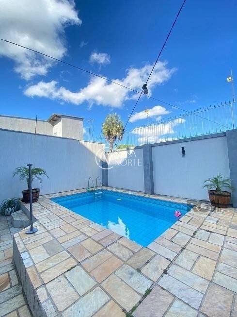 Casa à venda com 4 quartos, 300m², 2 suítes, 4 vagas, Rua Serafim Alencastro no bairro Sarandi em Porto Alegre