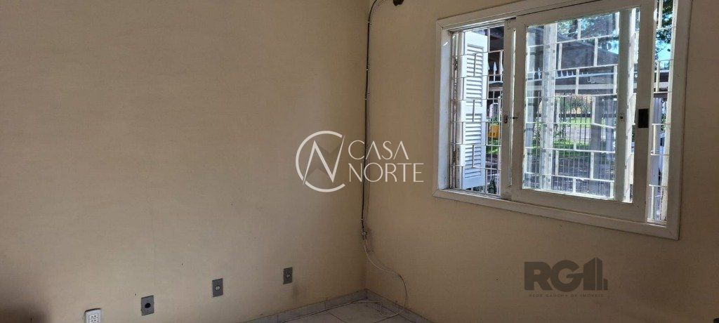 Casa à venda com 4 quartos, 117m², 2 vagas, Rua José Viero no bairro Rubem Berta em Porto Alegre