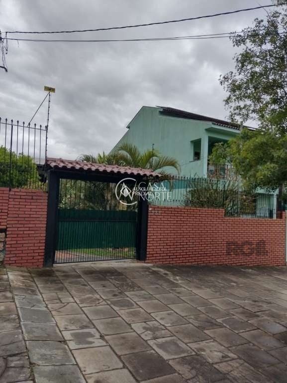 Casa à venda com 2 quartos, 220m², 1 suíte, 2 vagas, Rua Vidal de Negreiros no bairro Vila São José em Porto Alegre