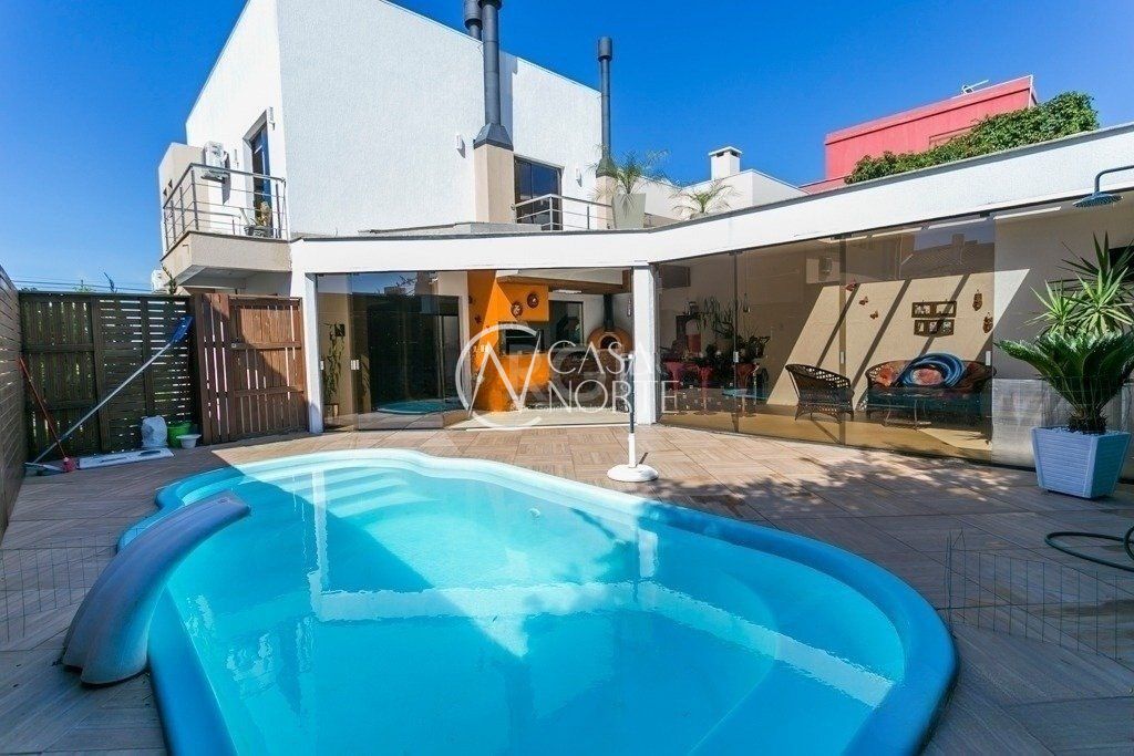 Casa de Condomínio à venda com 3 quartos, 234m², 3 suítes, 3 vagas, Rua Avenida Edgar Pires de Castro - de 1740 a 2238 - Lado Par no bairro Hípica em Porto Alegre