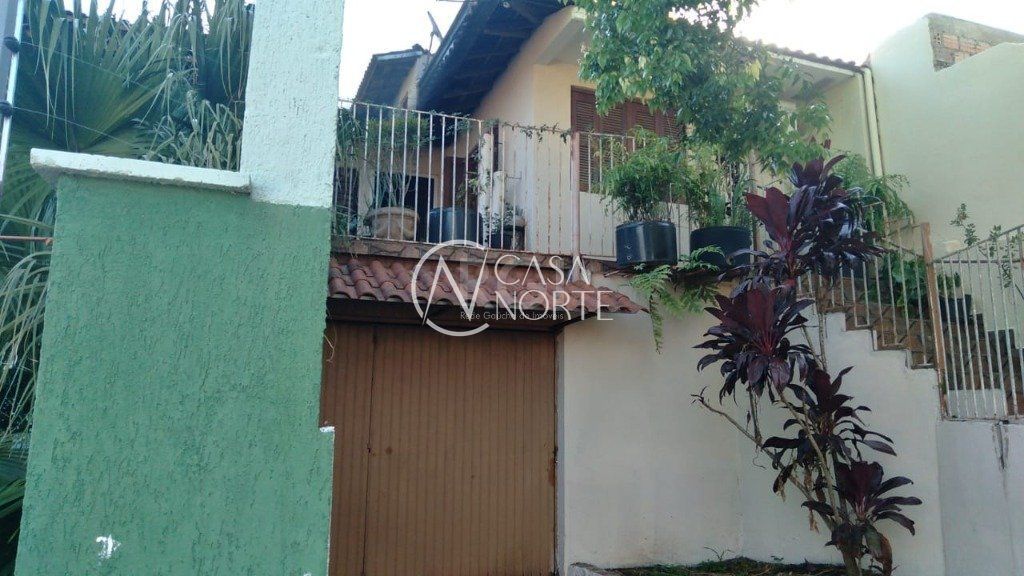 Casa à venda com 2 quartos, 200m², 1 suíte, 2 vagas, Rua Augusto Belloli no bairro Teresópolis em Porto Alegre