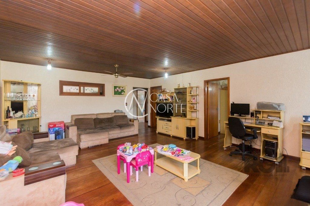 Casa à venda com 4 quartos, 265m², 2 suítes, 3 vagas, Rua Adroaldo Novo Correa no bairro Cavalhada em Porto Alegre
