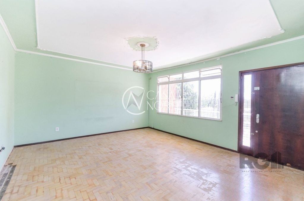 Casa à venda com 3 quartos, 318m², 3 vagas, Rua Santa Cruz no bairro Santa Tereza em Porto Alegre