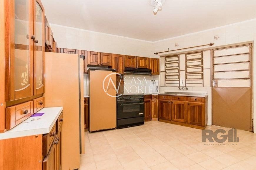 Casa à venda com 4 quartos, 250m², 1 suíte, 3 vagas, Rua Joséfa Barreto no bairro Passo das Pedras em Porto Alegre