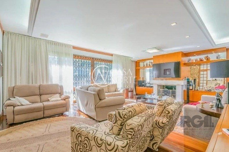 Casa à venda com 3 quartos, 221m², 1 suíte, 4 vagas, Avenida Pereira Passos no bairro Vila Assunção em Porto Alegre