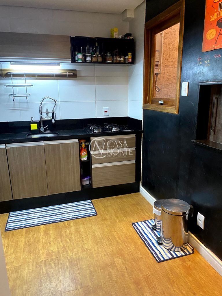 Casa à venda com 3 quartos, 137m², 1 suíte, 3 vagas, Rua Doutor Mário Totta no bairro Tristeza em Porto Alegre