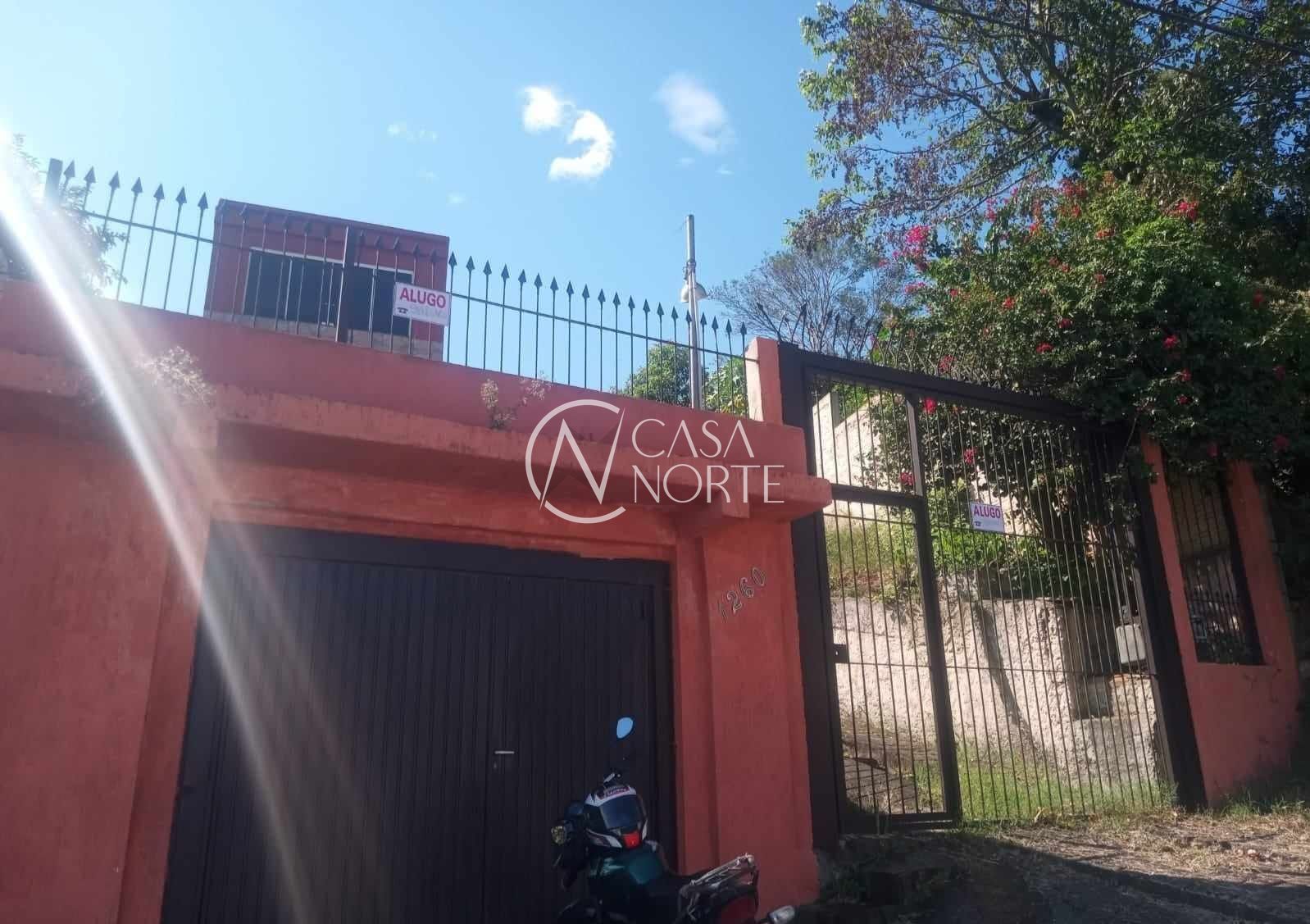 Casa à venda com 2 quartos, 207m², 1 vaga, Estrada dos Alpes no bairro Glória em Porto Alegre