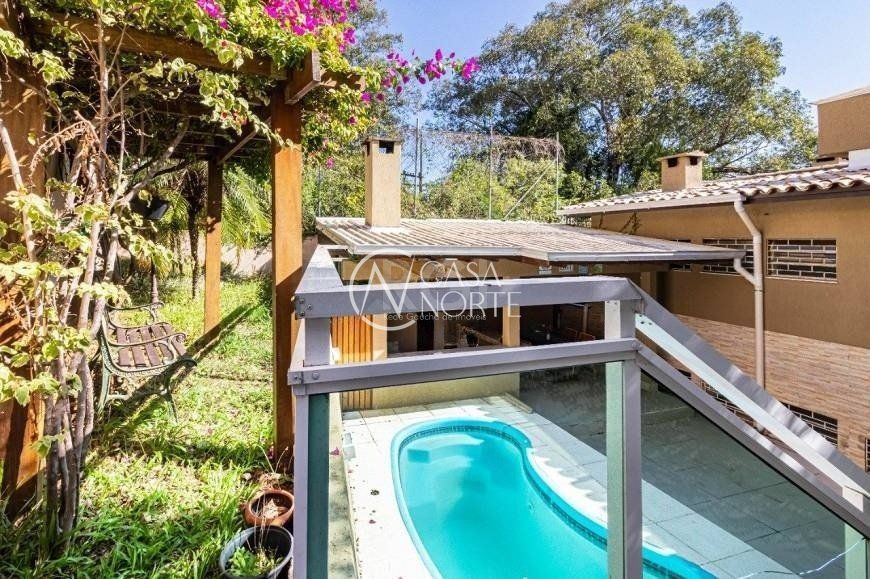 Casa à venda com 4 quartos, 264m², 1 suíte, 4 vagas, Rua Dona Gabriela no bairro Menino Deus em Porto Alegre