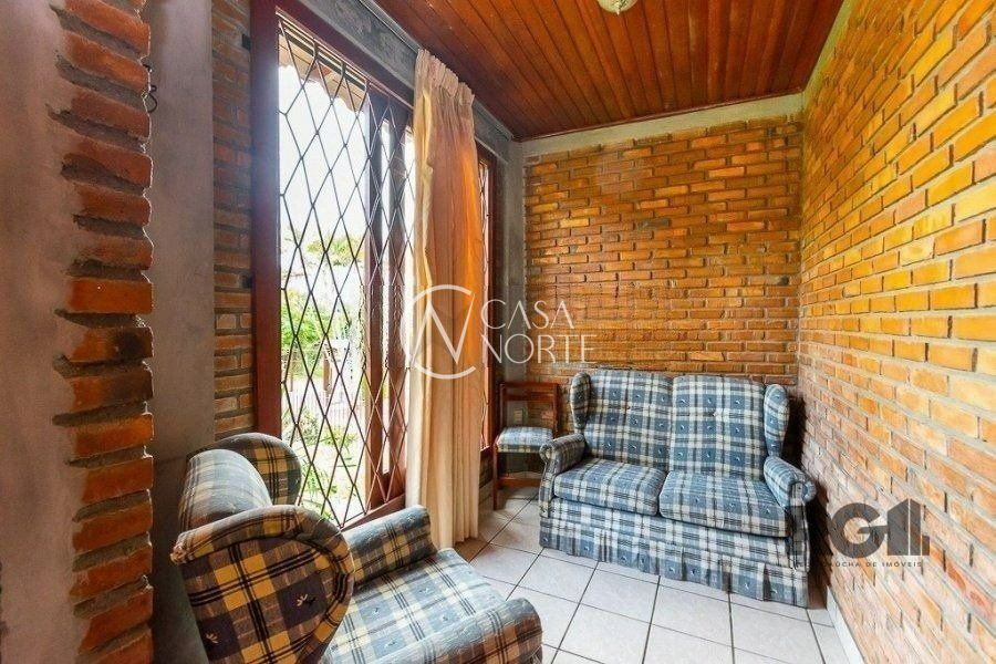 Casa à venda com 2 quartos, 69m², 5 vagas, Rua Rio Grande no bairro Vila Nova em Porto Alegre