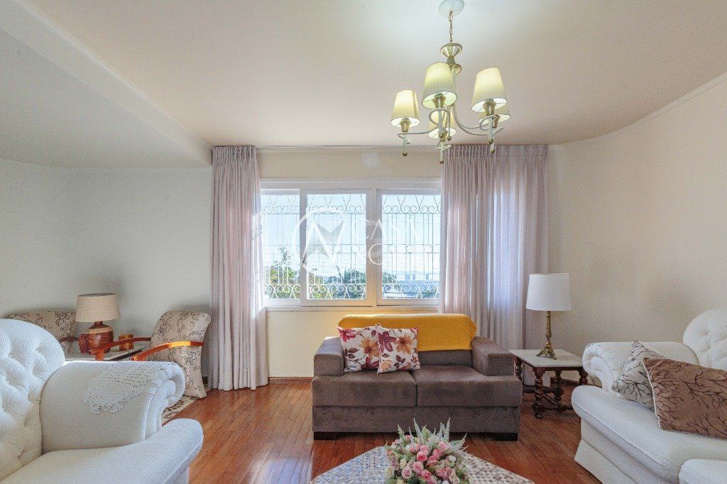 Casa à venda com 4 quartos, 400m², 1 suíte, 4 vagas, Rua Fernando Osorio no bairro Teresópolis em Porto Alegre