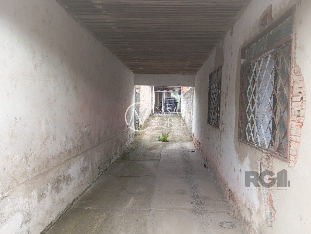 Casa à venda com 2 quartos, 75m², 2 vagas, Rua José da Maia Martins no bairro Mário Quintana em Porto Alegre