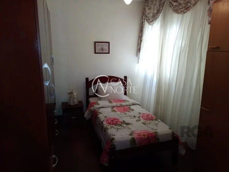 Casa à venda com 2 quartos, 163m², 2 vagas, Avenida José Corrêa da Silva no bairro Cavalhada em Porto Alegre