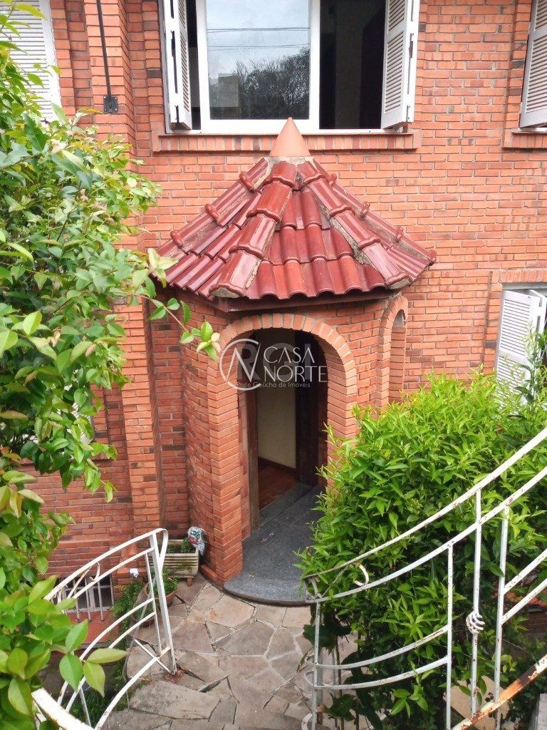 Casa à venda com 3 quartos, 256m², 1 suíte, 2 vagas, Rua Fernando Osorio no bairro Teresópolis em Porto Alegre