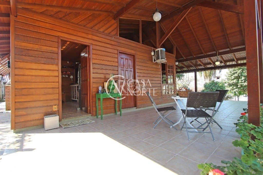 Casa à venda com 2 quartos, 205m², 1 suíte, 4 vagas, Rua Jaguari no bairro Cristal em Porto Alegre