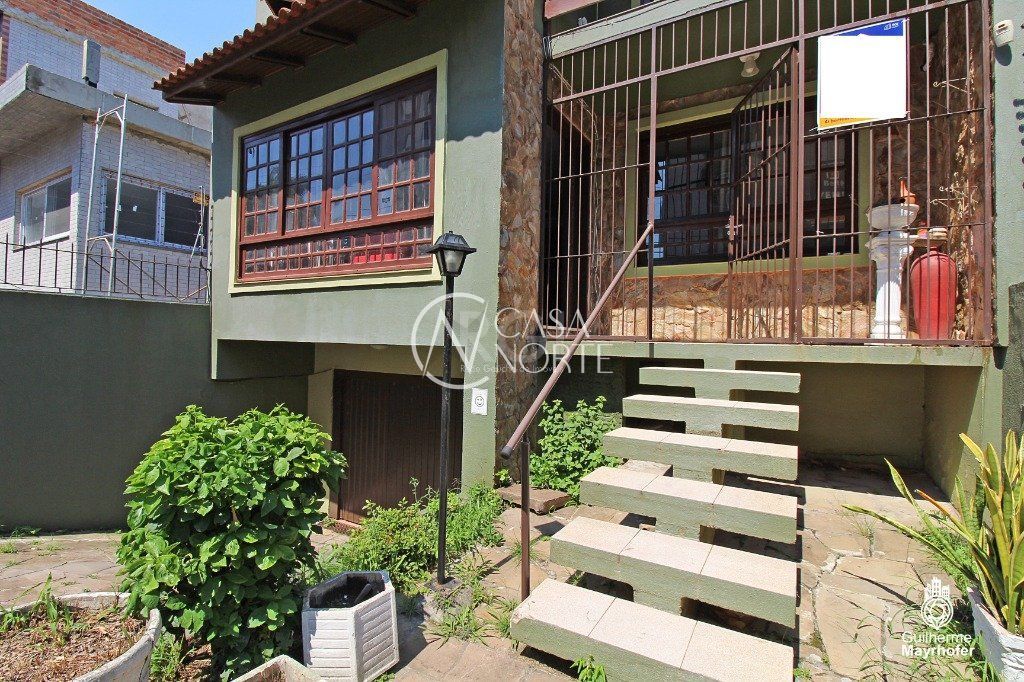 Casa à venda com 4 quartos, 202m², 1 suíte, 3 vagas, Rua São Marcos no bairro Bom Jesus em Porto Alegre