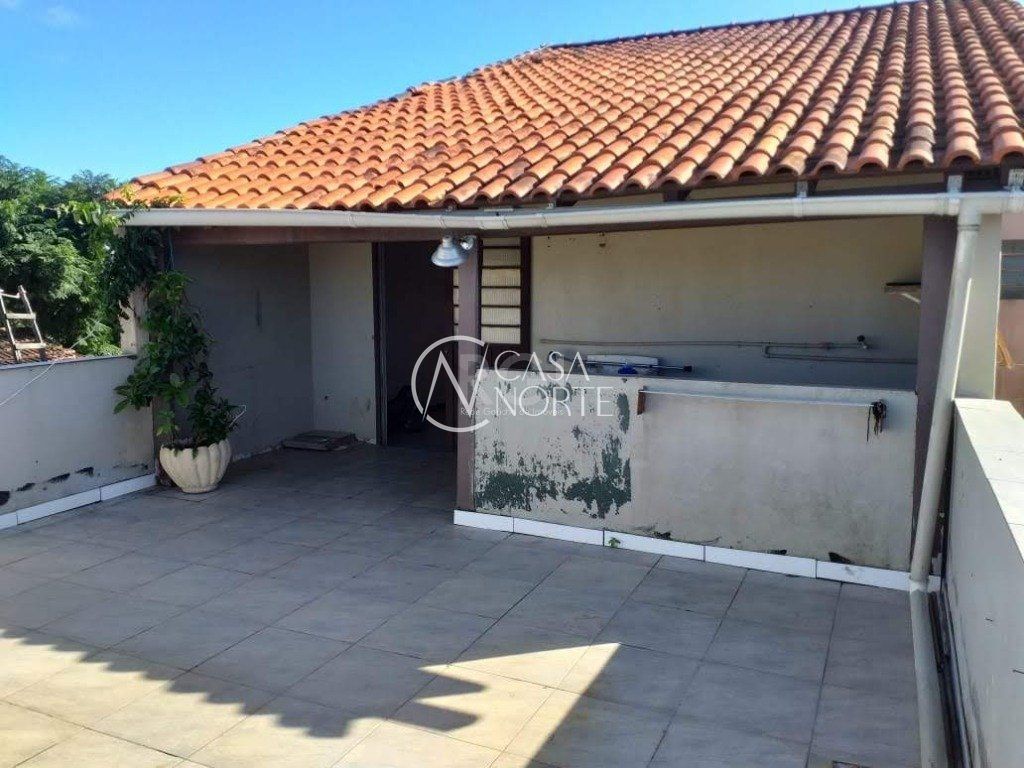 Casa à venda com 6 quartos, 200m², 4 vagas, Rua Doutor Mário Totta no bairro Tristeza em Porto Alegre