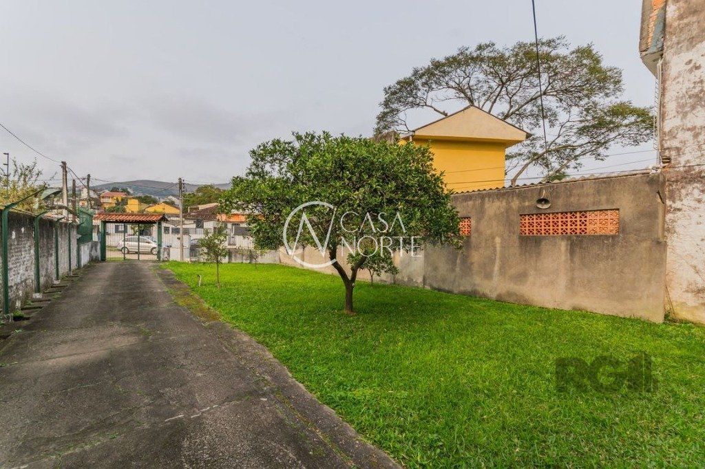 Casa à venda com 2 quartos, 102m², 1 suíte, 3 vagas, Avenida Valado no bairro Vila João Pessoa em Porto Alegre