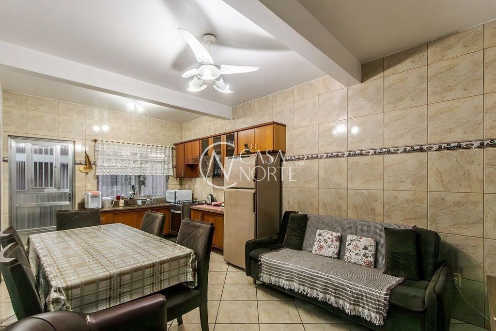 Casa à venda com 4 quartos, 200m², 4 vagas, Rua João Wilson de Almeida no bairro Santa Rosa de Lima em Porto Alegre