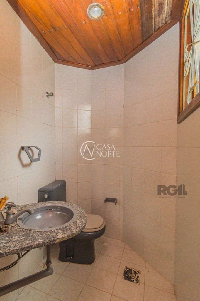 Casa à venda com 3 quartos, 240m², 1 suíte, 6 vagas, Rua Jacob Philippsen no bairro Sarandi em Porto Alegre