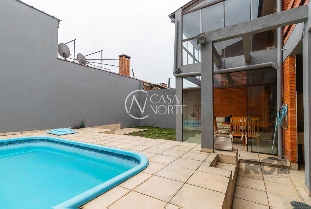 Casa à venda com 5 quartos, 245m², 1 suíte, 4 vagas, Travessa Von Salisch no bairro Sarandi em Porto Alegre