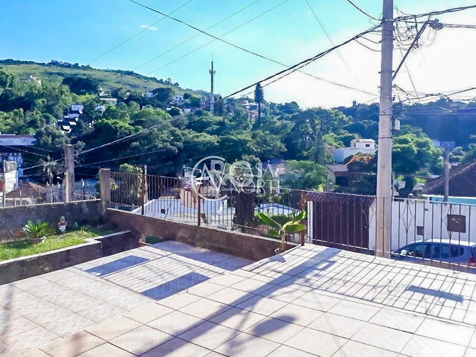 Casa à venda com 4 quartos, 160m², 2 vagas, Rua Santiago Dantas no bairro Cascata em Porto Alegre