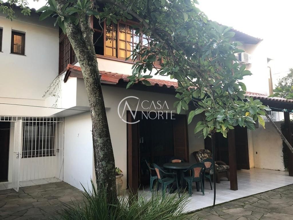 Casa à venda com 3 quartos, 308m², 3 suítes, 3 vagas, Rua Professor Abílio Azambuja no bairro Jardim do Salso em Porto Alegre