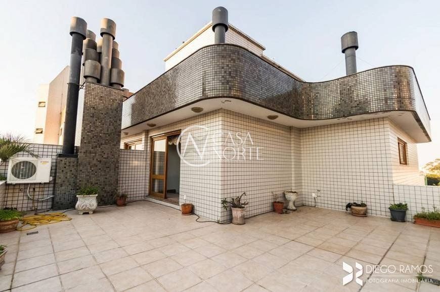Cobertura à venda com 3 quartos, 264m², 1 suíte, 3 vagas, Rua Maestro Salvador Campanella no bairro Jardim Itu em Porto Alegre