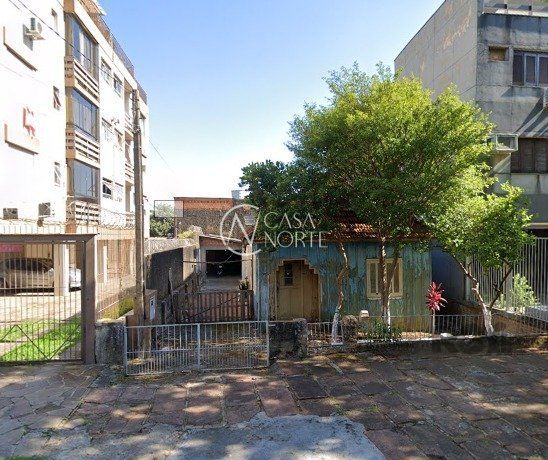 Terreno à venda  com 307m², Rua Major Hércules Gomes Limeira no bairro São Sebastião em Porto Alegre