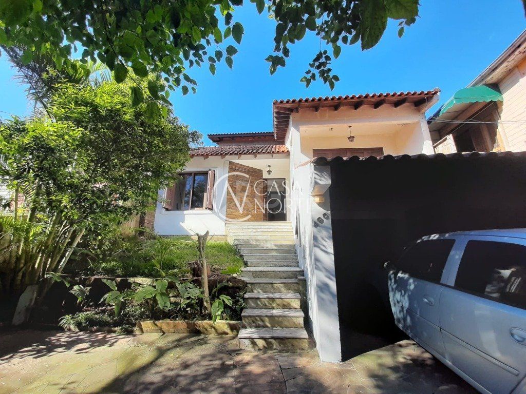 Casa à venda com 5 quartos, 122m², 2 suítes, 2 vagas, Rua Silverio Souto no bairro Teresópolis em Porto Alegre