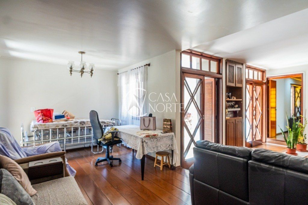 Casa à venda com 4 quartos, 287m², 2 suítes, 2 vagas, Rua Pedro Boticário no bairro Glória em Porto Alegre