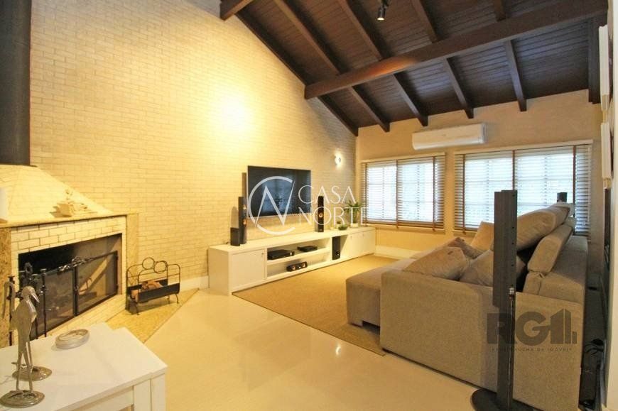 Casa à venda com 3 quartos, 245m², 1 suíte, 4 vagas, Rua Doutor Egydio Michaelsen no bairro Cavalhada em Porto Alegre