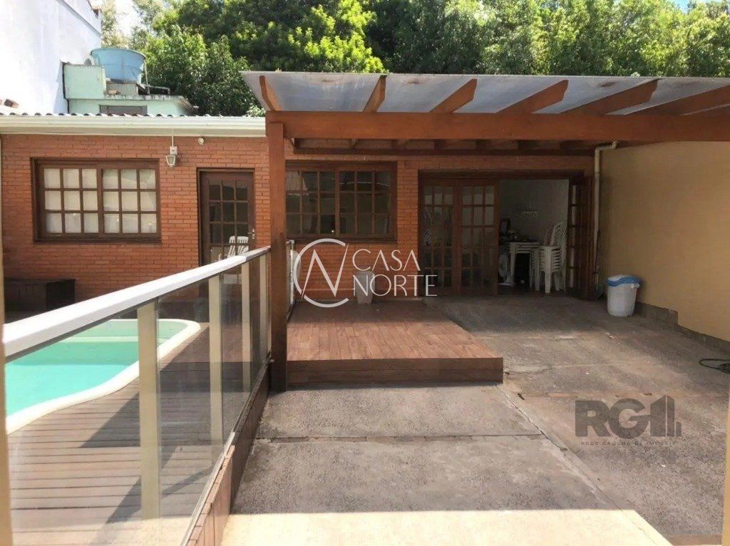 Casa à venda com 3 quartos, 106m², 3 vagas, Rua Antônio Francisco Lisboa no bairro Rubem Berta em Porto Alegre