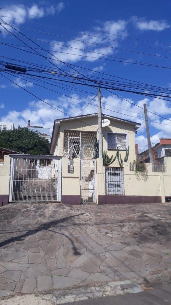 Terreno à venda  com 377m², Rua Cangussu no bairro Nonoai em Porto Alegre