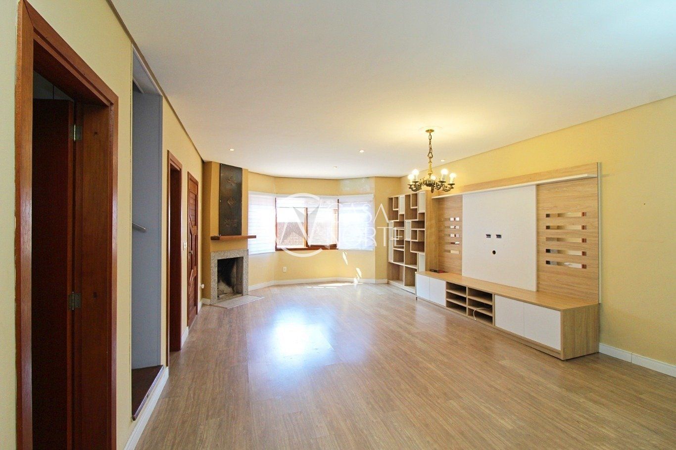 Casa à venda com 3 quartos, 155m², 1 suíte, 2 vagas, Rua Jacundá no bairro Guarujá em Porto Alegre