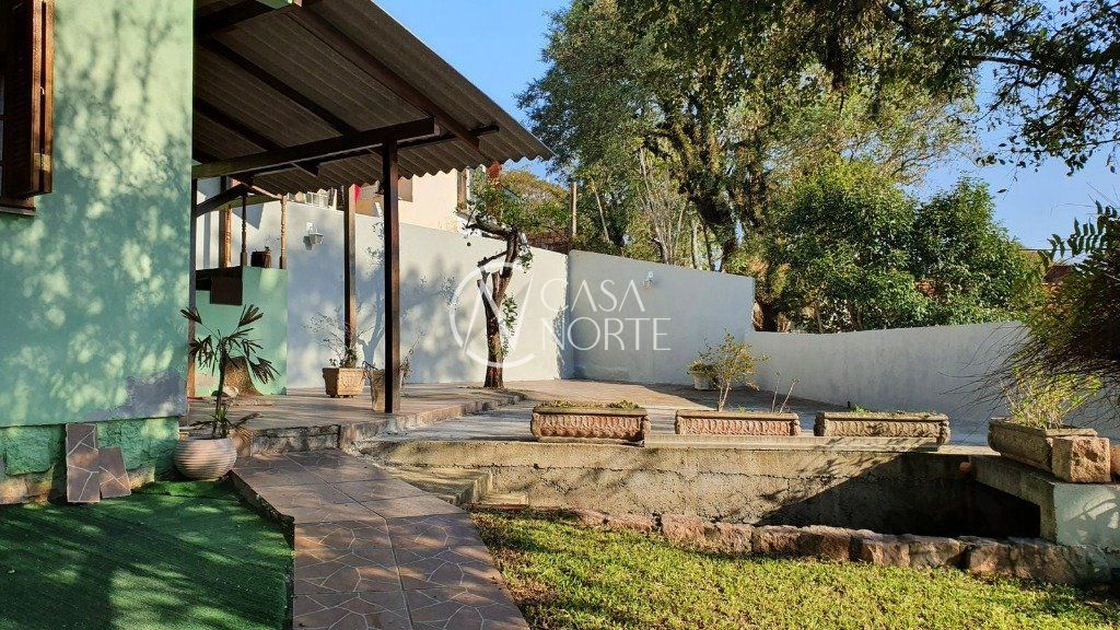 Casa à venda com 3 quartos, 221m², 4 vagas, Acesso das Palmeiras no bairro Santa Tereza em Porto Alegre