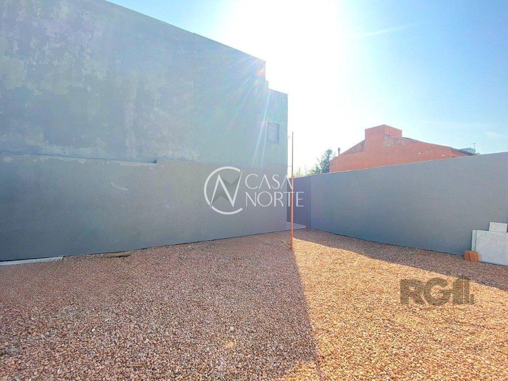 Casa à venda com 3 quartos, 103m², 1 suíte, 2 vagas, Rua Ronaldo Molina de Quadros no bairro Mário Quintana em Porto Alegre