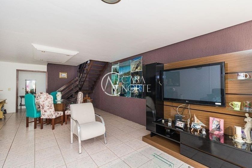 Casa à venda com 4 quartos, 266m², 1 suíte, 3 vagas, Avenida Delmar Rocha Barbosa no bairro Parque Santa Fé em Porto Alegre