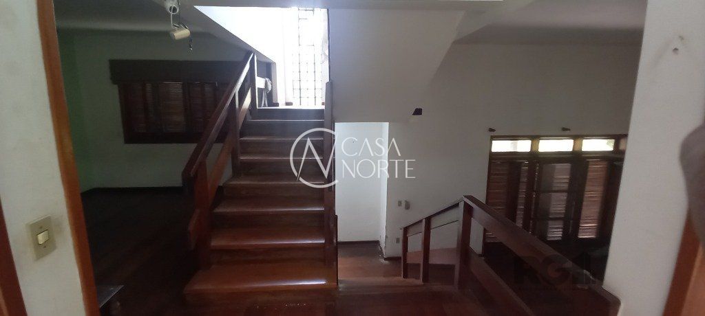 Casa à venda com 3 quartos, 300m², 2 vagas, Rua Imeram Teixeira Cabeleira no bairro Ipanema em Porto Alegre