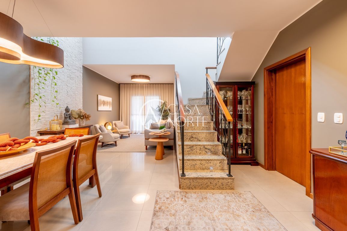 Cobertura à venda com 4 quartos, 260m², 1 suíte, 2 vagas, Avenida Andaraí no bairro Passo da Areia em Porto Alegre