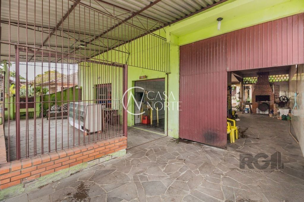 Casa à venda com 6 quartos, 313m², 1 suíte, 4 vagas, Avenida Polar no bairro Jardim Floresta em Porto Alegre