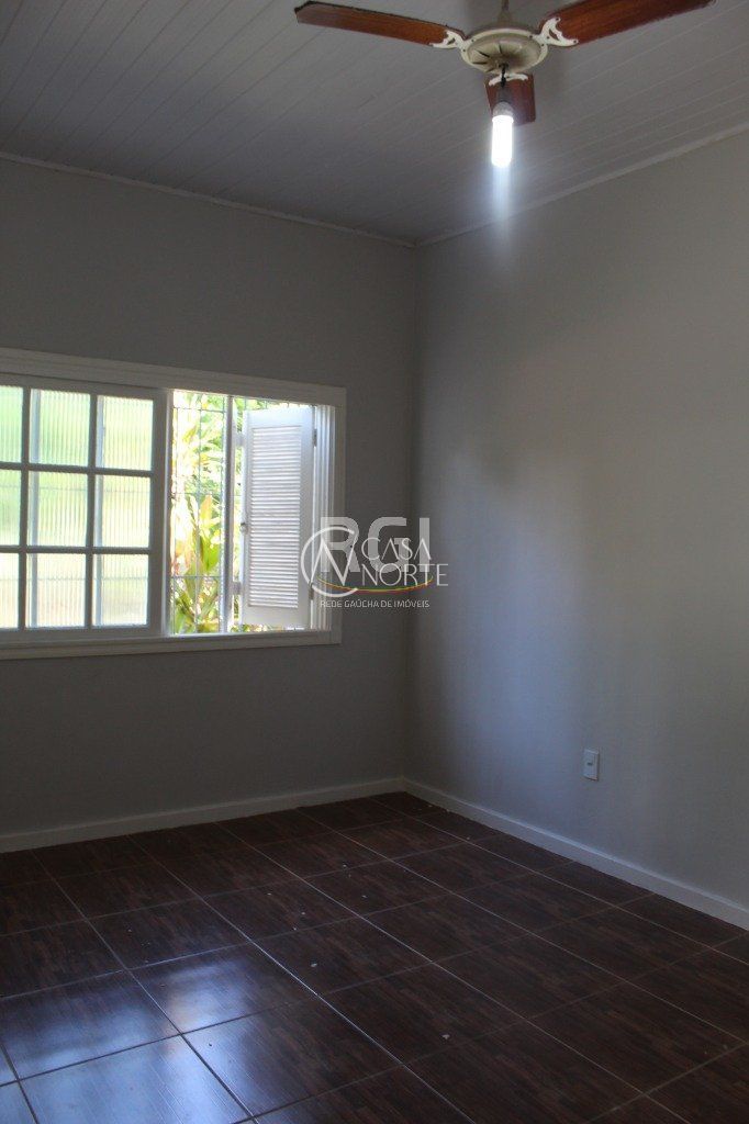 Casa à venda com 6 quartos, 224m², 3 vagas, Praça Simoes Lopes Neto no bairro Teresópolis em Porto Alegre