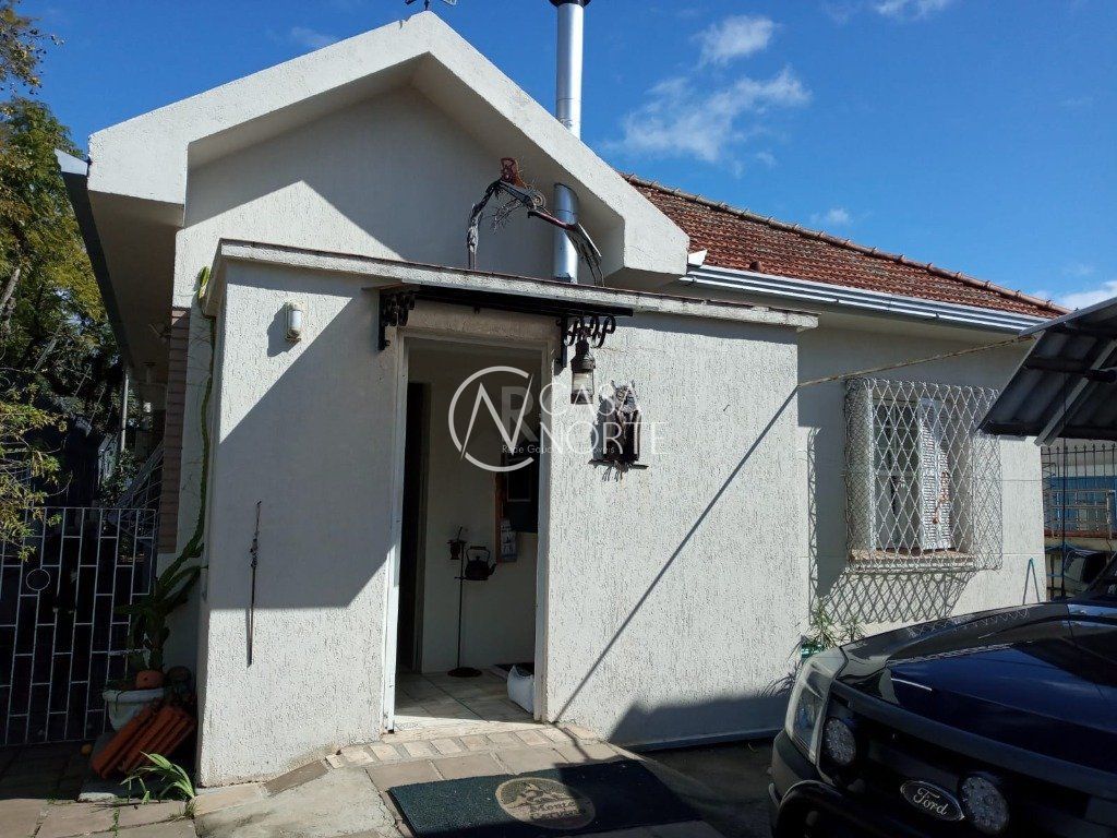 Casa à venda com 3 quartos, 384m², 1 suíte, 3 vagas, Avenida Clemenciano Barnasque no bairro Teresópolis em Porto Alegre