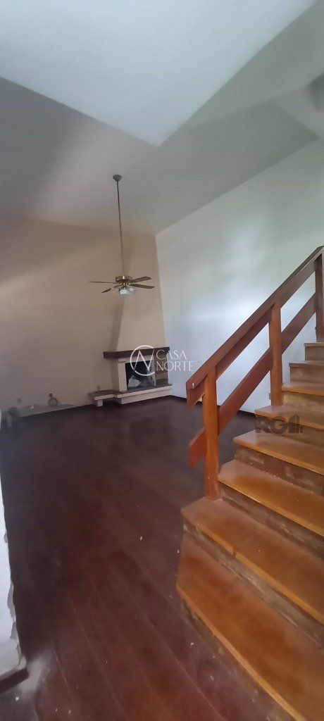 Casa à venda com 3 quartos, 300m², 2 vagas, Rua Imeram Teixeira Cabeleira no bairro Ipanema em Porto Alegre