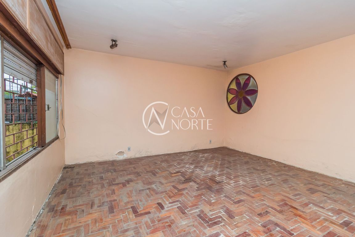 Casa à venda com 4 quartos, 284m², 1 suíte, 4 vagas, Avenida Tramandaí no bairro Ipanema em Porto Alegre