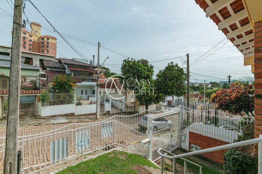Casa à venda com 3 quartos, 229m², 1 suíte, 1 vaga, Rua Bispo William Thomas no bairro Teresópolis em Porto Alegre